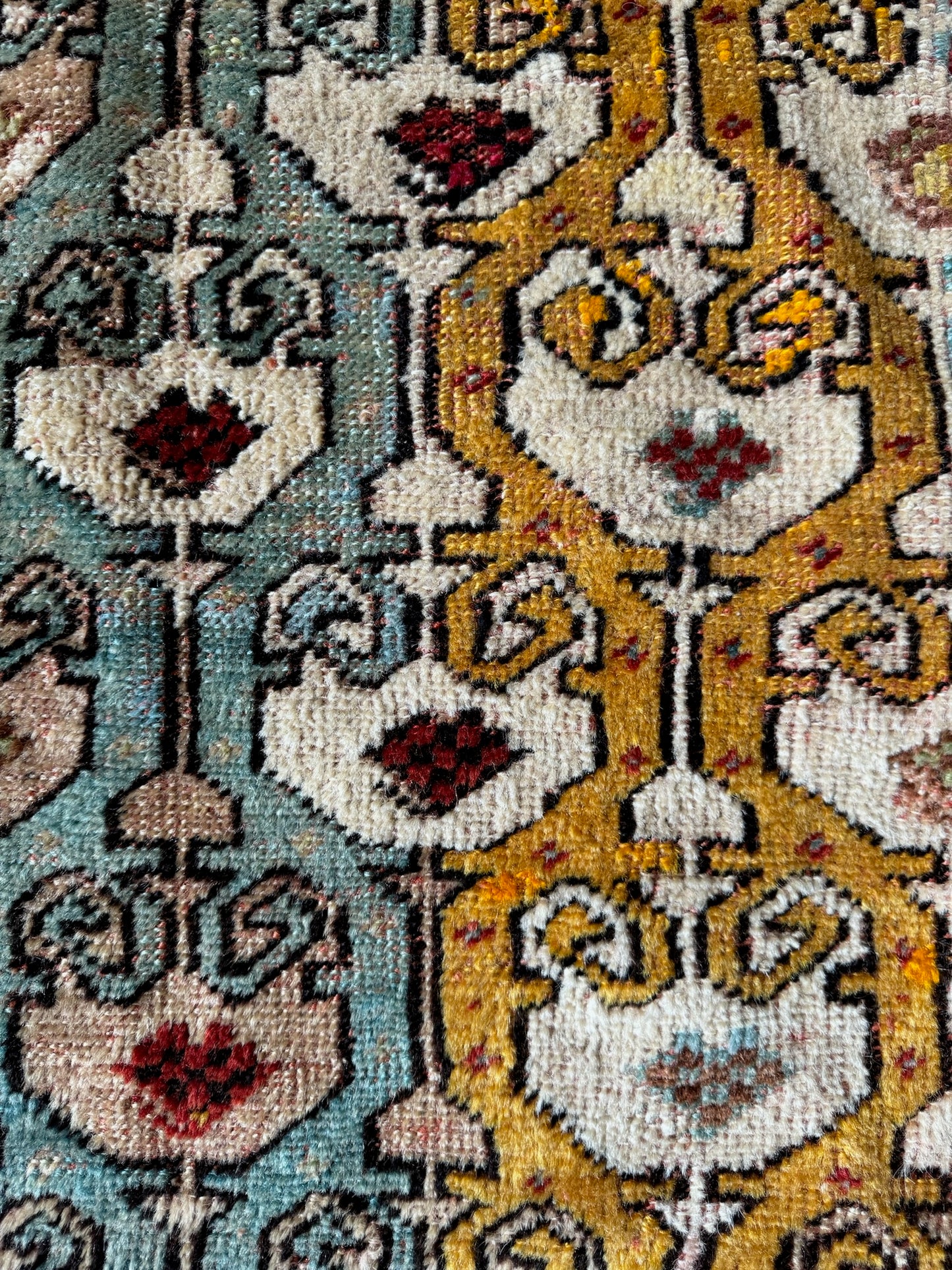 Antique Kirsehir Carpet – Pastel Colors and Rare Collector’s Piece